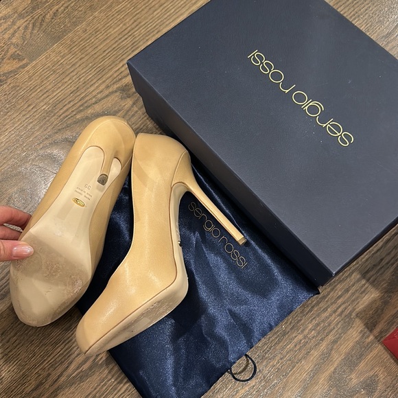 Sergio Rossi heels in nude/ cream like new - Picture 4 of 4